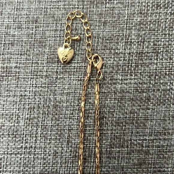NWOT Betsey Johnson Cinderella Gold Pendant Necklace - Picture 4 of 6